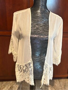 Buckle White Lace Trim Kimono